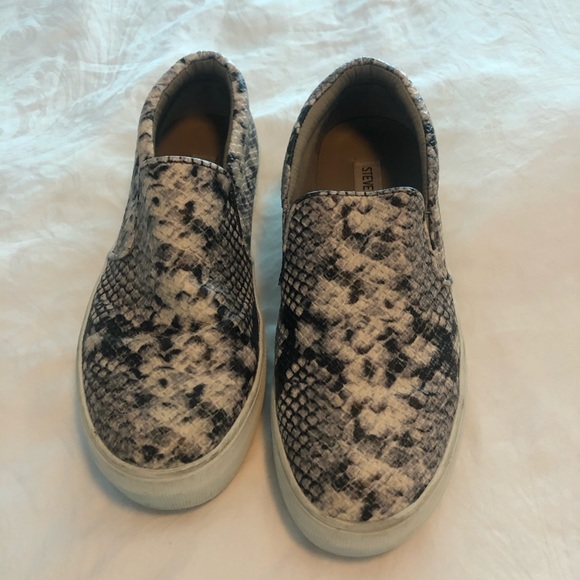 Steve Madden snakeskin sneaker slip on - Picture 4 of 8